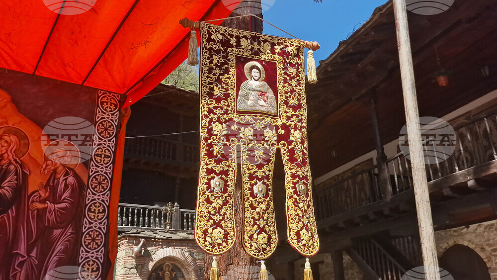 Троянски манастир - празнична литургия - Великден