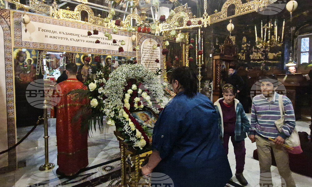 Троянски манастир - празнична литургия - Великден