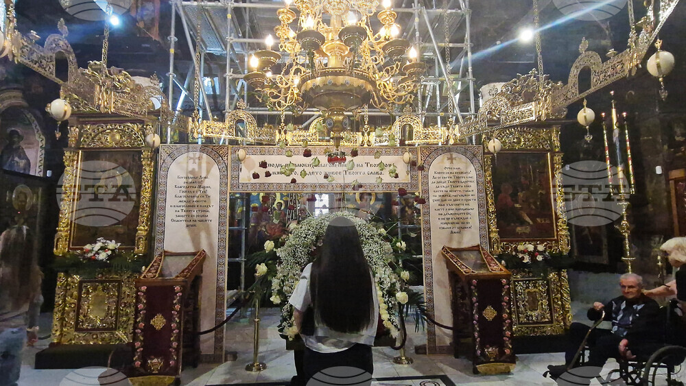 Троянски манастир - празнична литургия - Великден