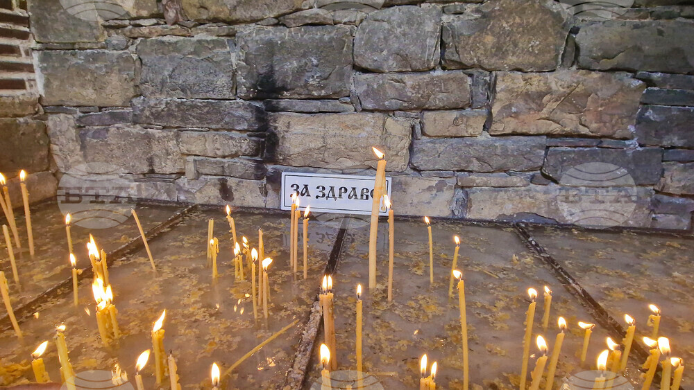 Троянски манастир - празнична литургия - Великден