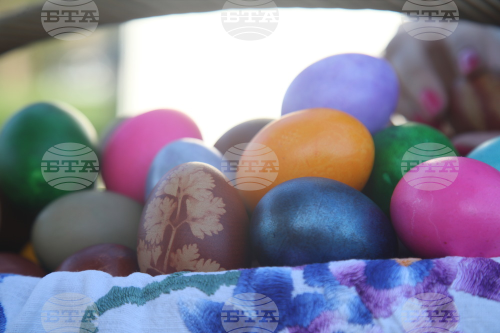 Ученици от Българското неделно училище във Василевка в Украйна отбелязаха Великден с боядисване на яйца и творчески занимания