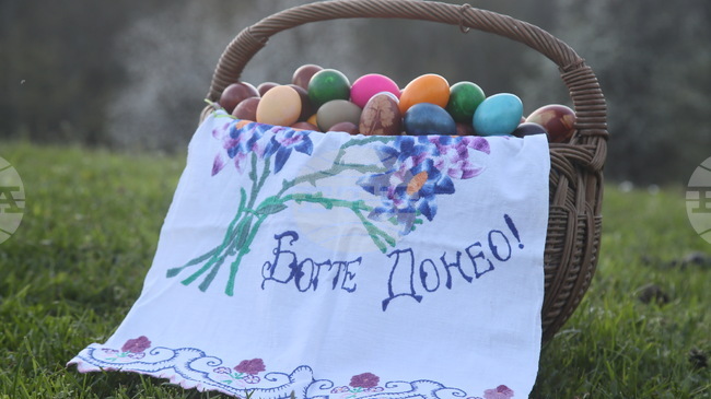 Традициите в Сърбия позволяват за Великден да се боядисват яйца в три дни от Страстната седмица, включително и на Разпети Петък 