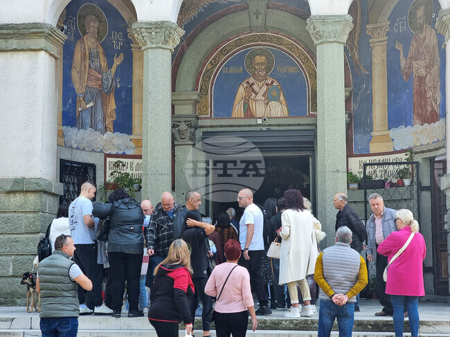 Ямбол - храм „Св. Николай Чудотворец" - богослужение „Второ Възкресение"