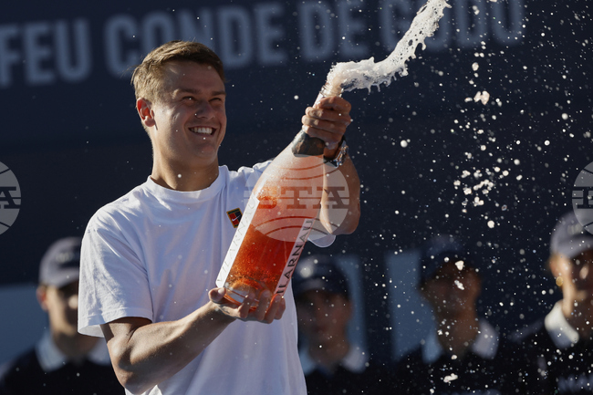 Холгер Руне победи Карлос Алкарас на финала на турнира по тенис в Барселона