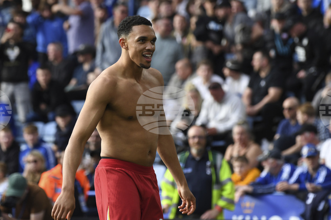 Pеал (Мадрид) е готов да даде пари на Ливърпул, за да регистрира свободния Александър-Арнолд за Световното клубно първенство, твърди агенция РА