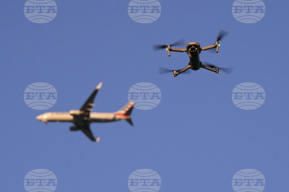 Въздушният трафик на летището в Гьотеборг бе спрян, след като бе забелязан дрон