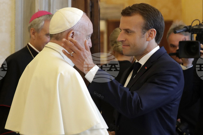 Реакции от света след кончината на папа Франциск