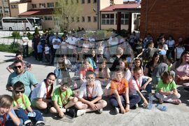 Сърбия - Босилеград - борба с великденски яйца - деца