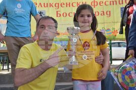 Сърбия - Босилеград - борба с великденски яйца - деца