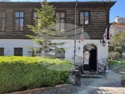 Варна - храм „Св. Архангел Михаил“ - борба с великденски яйца