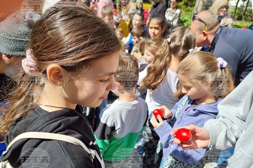 Деца и родители участваха в турнир по борба с великденски яйца във Варна