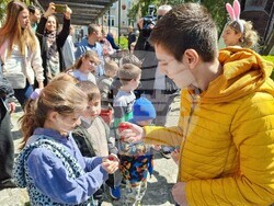 Варна - храм „Св. Архангел Михаил“ - борба с великденски яйца