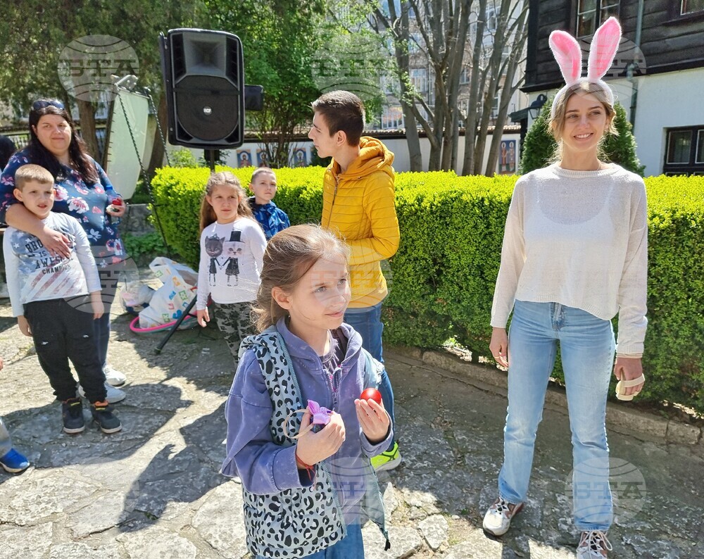 Варна - храм „Св. Архангел Михаил“ - борба с великденски яйца