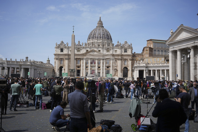 Папа Франциск ще бъде погребан до 9 дни, съобщи Ватиканът