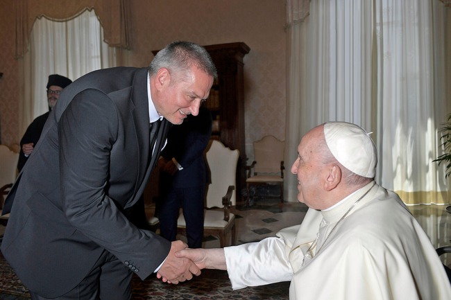 Ще запомня папа Франциск като невероятно естествен човек, каза писателят Георги Господинов