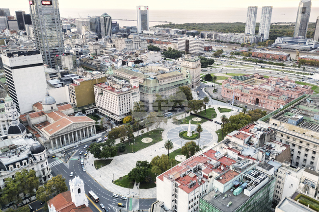 МВФ одобри отпускането на транш от 2 милиарда долара за Аржентина, част от спасителен заем за страната