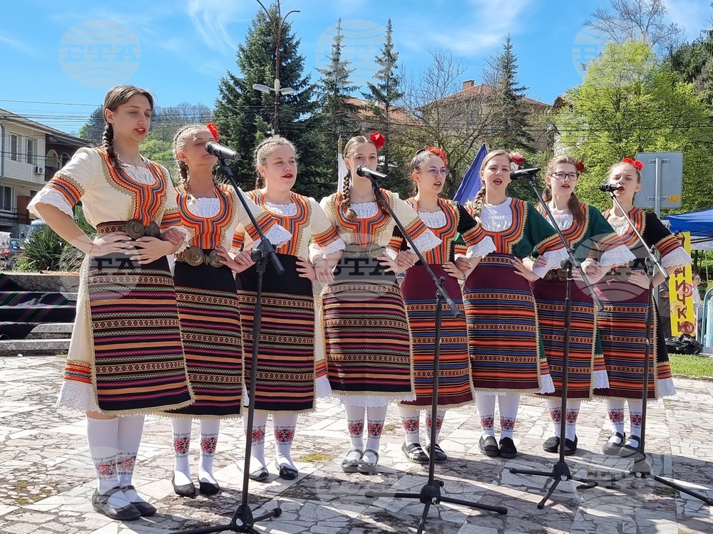 Село Извор - „Червен, червен Великден" - регионален конкурс