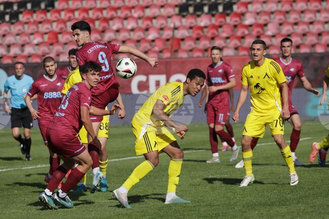 Спарта Ротердам има сериозен интерес към защитника на Левски Келиан ван дер Каап