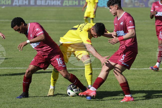 Капитанът на юношеския национален отбор на България Михаил Полендаков ще продължи кариерата си в Шефилд Юнайтед