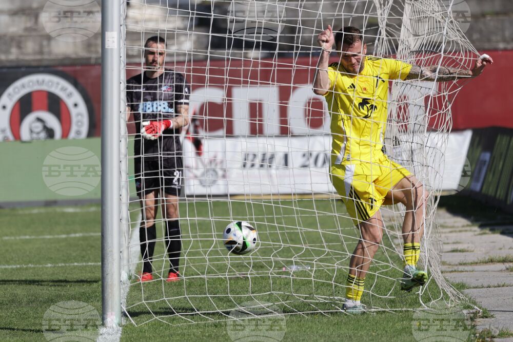 Левски победи минимално Септември в мач от последния кръг на Първа лига