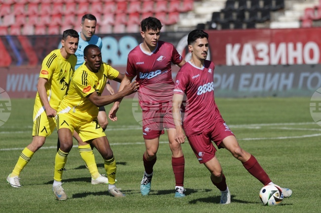 Септември (София) победи у дома Локомотив (Пловдив) в среща от 31-ия кръг на Първа футболна лига