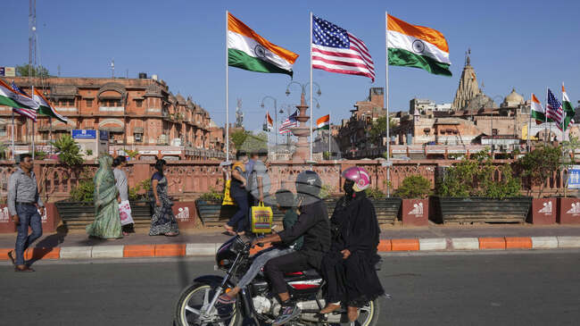 В Индия се увеличават призивите за бойкот на американски компании след обявените от Тръмп мита за индийски стоки