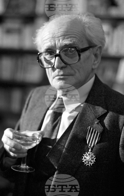 Валери Петров - писател, поет, сценарист, драматур