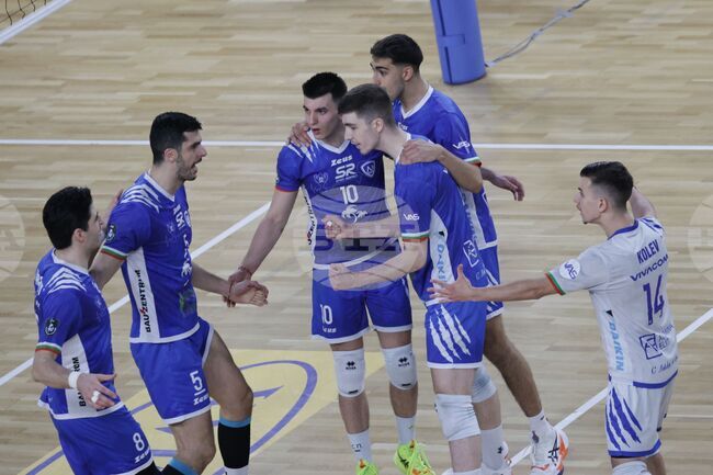 Волейболният Левски завърши контролите си с победа