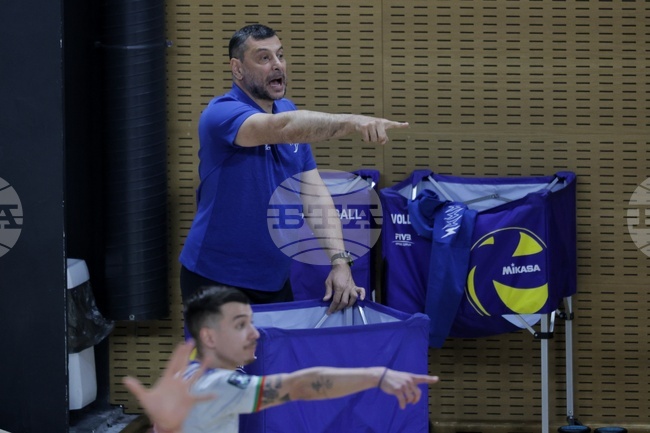 "Получи се феноменален мач", каза наставникът на Левски Николай Желязков