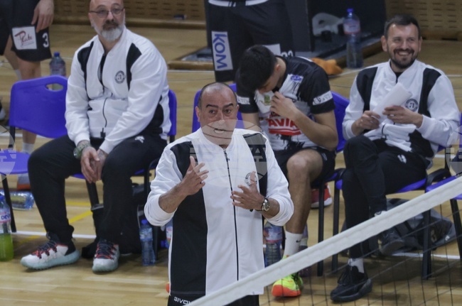 "Допуснахме елементарни грешки", разочарован е старши треньорът на Локомотив Авиа Найден Найденов