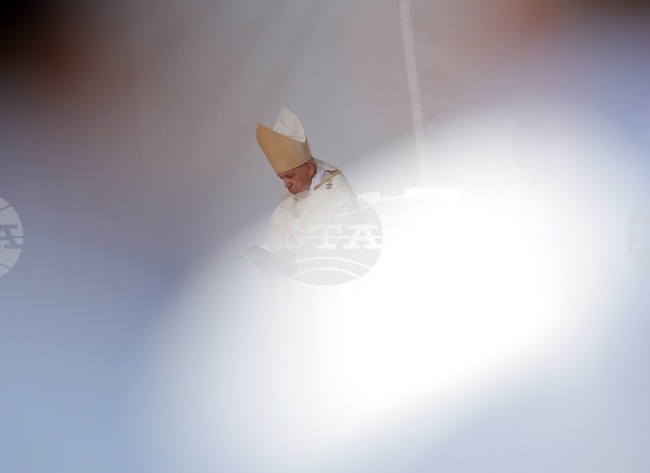 Румънските депутати почетоха с минута мълчание паметта на папа Франциск