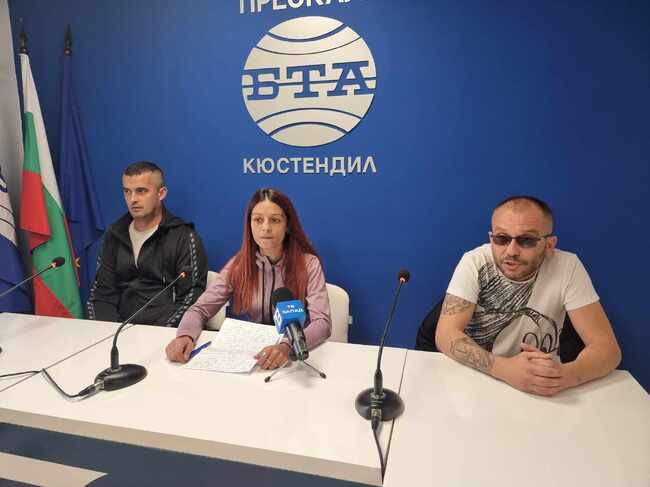 Пресконференция на семейството на родилка, която е родила без лекарска помощ в болницата в Кюстендил