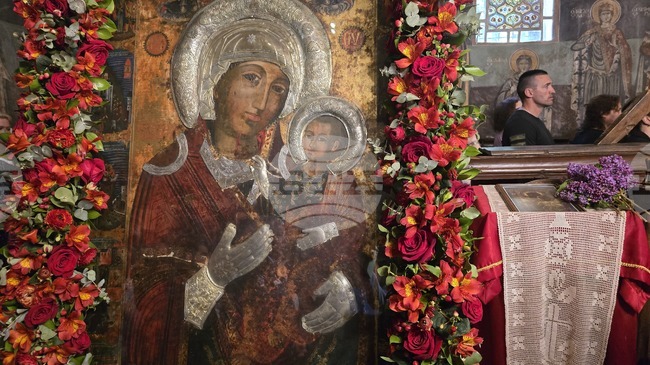 С празнична вечерня в Роженския манастир започва отбелязването на празника на чудотворната икона „Света Богородица – Вратарница“