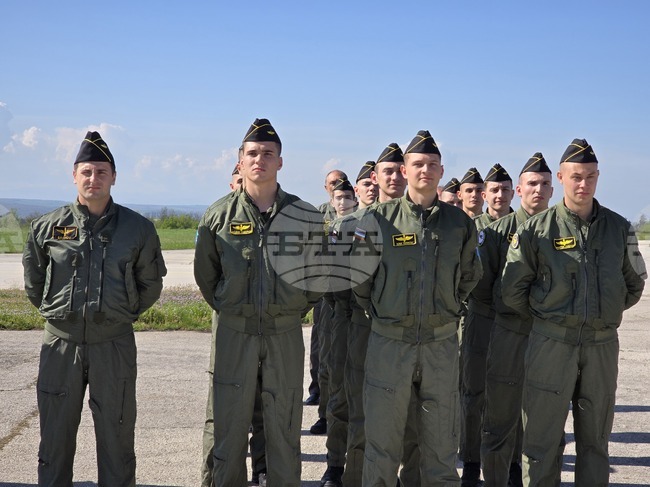 За първи път във ВВВУ „Георги Бенковски“ започва стаж на курсанти на хеликопотерната авиация, каза бригаден ген. Юлиян Радойски