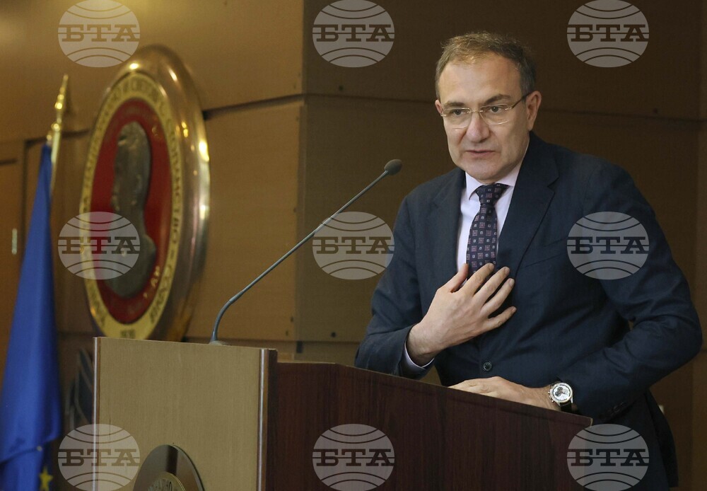 УНСС - „Работа, осигуровки, права - за силен старт на кариерата“- публична лекция