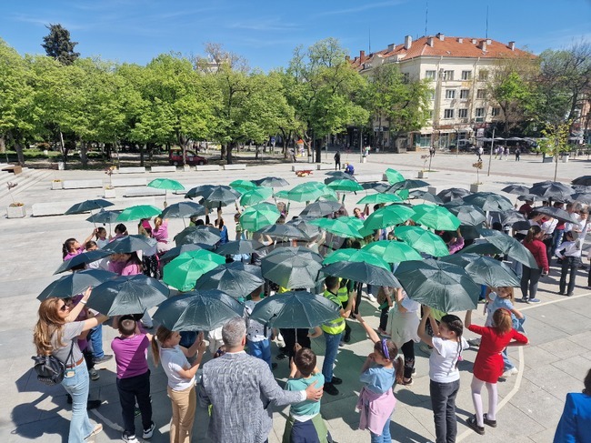 Около 100 деца от Стара Загора се включиха във флашмоб по повод Деня на Земята