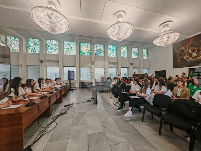 Ученици в Габрово участваха в мултидисциплинарен урок в памет на Райчо Каролев