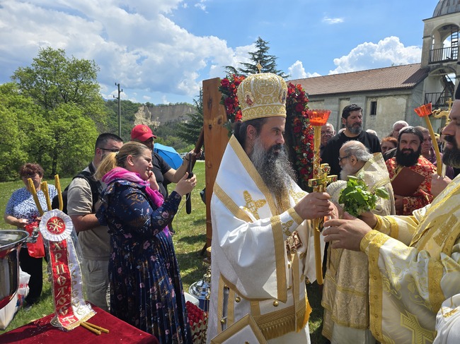 Нека младите хора да се поучат от опита на онези, които са утвърдили своята вяра, призова българският патриарх Даниил
