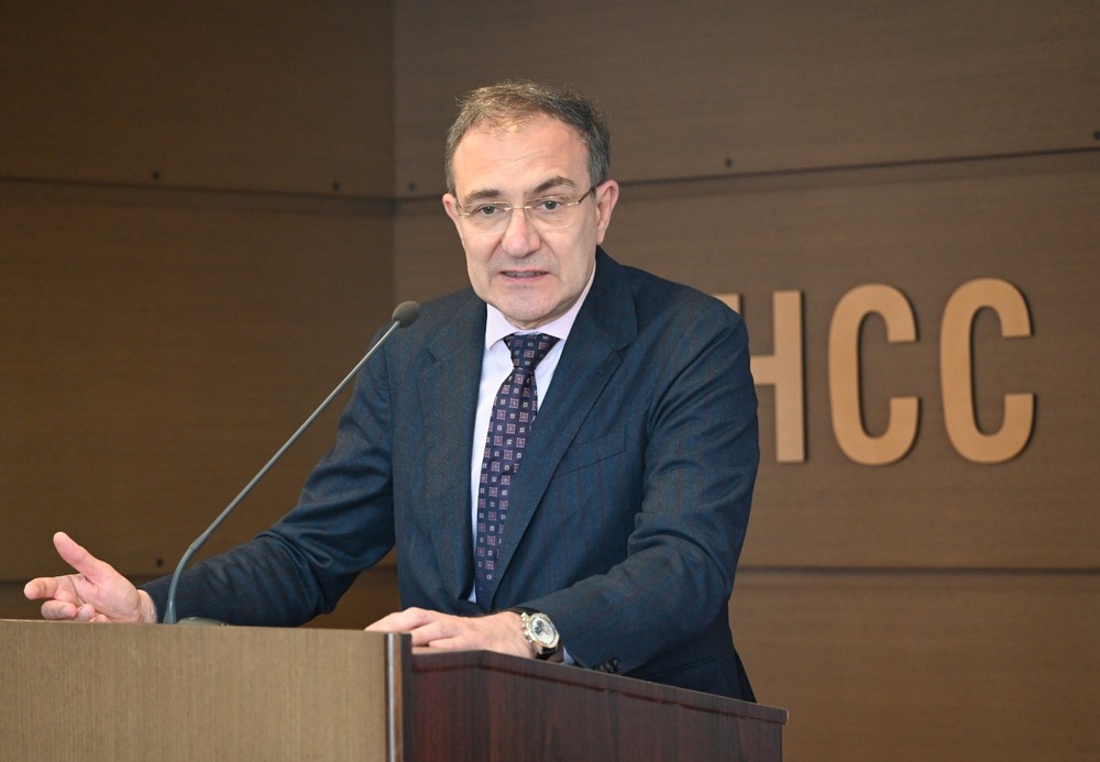 Министър Гуцанов към студенти в УНСС: Когато получавате заплата си „на ръка“, работодателят спестява, а вие губите