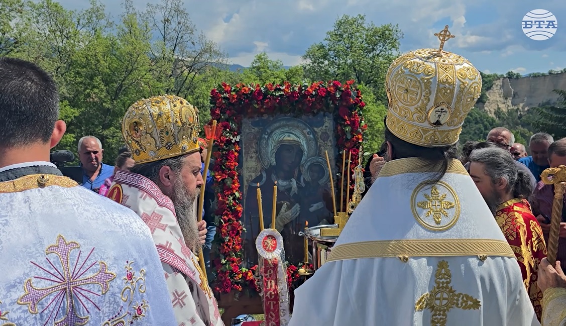 Българският патриарх Даниил отслужи литургия в Роженския манастир по случай празника на чудотворната икона „Света Богородица - Вратарница"