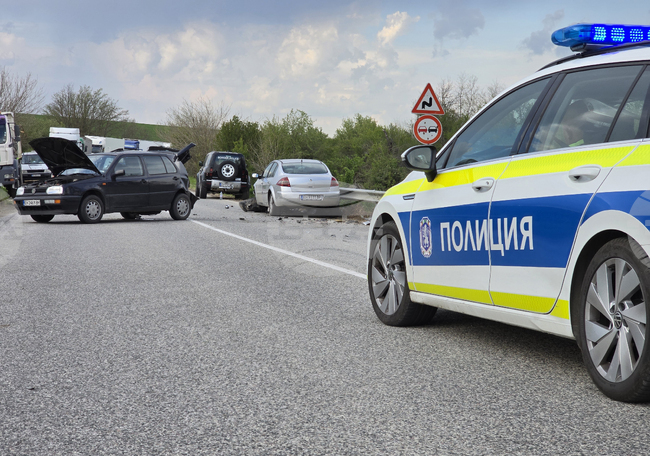 Общо 13 катастрофи са станали в страната през изминалото денонощие, няма загинали