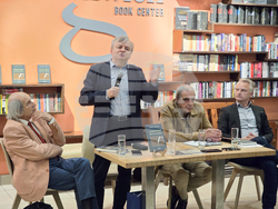 Книжен център „Гринуич“ - проф. Михаил Неделчев - представяне на книга