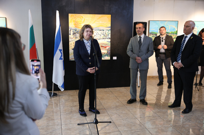 Председателят на Народното събрание Наталия Киселова откри изложбата „Израел от сапфир и злато: Приказка за два града“