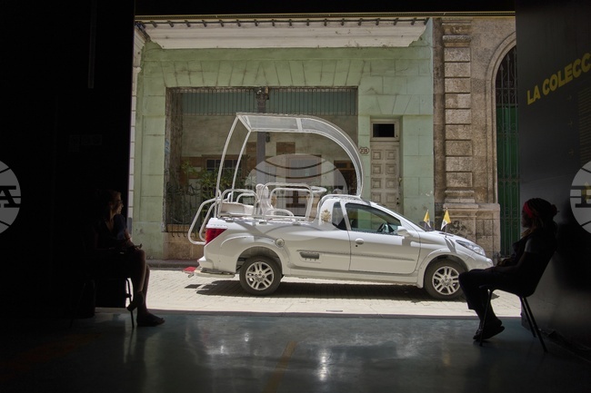 Папамобил на папа Франциск ще бъде подвижен медицински кабинет за децата в Газа