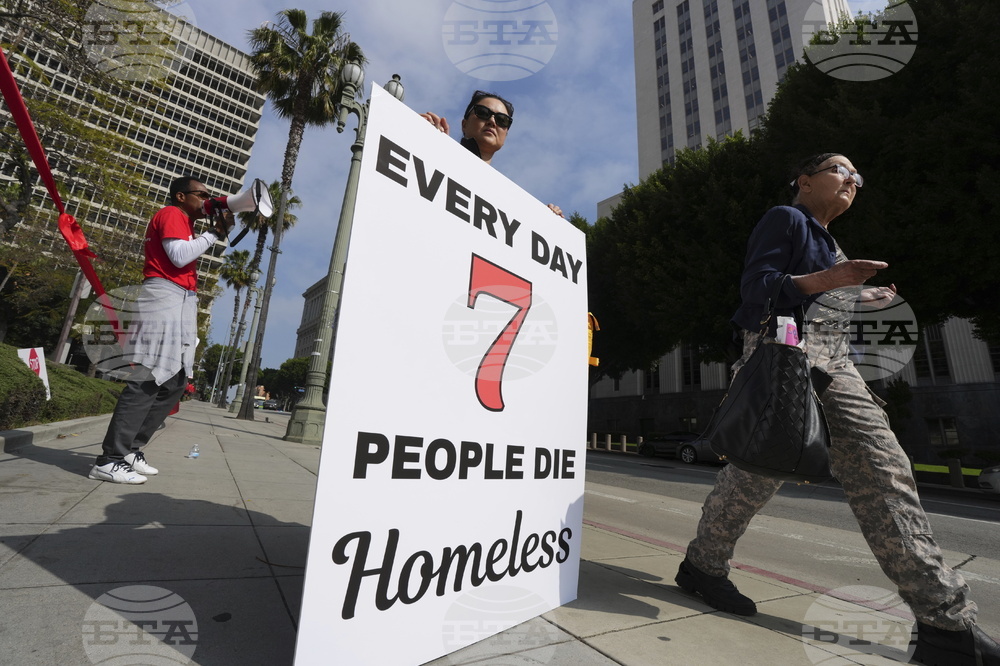 'Red Tape' Protesters Demand 'Housing Now' for Homeless Nationwide