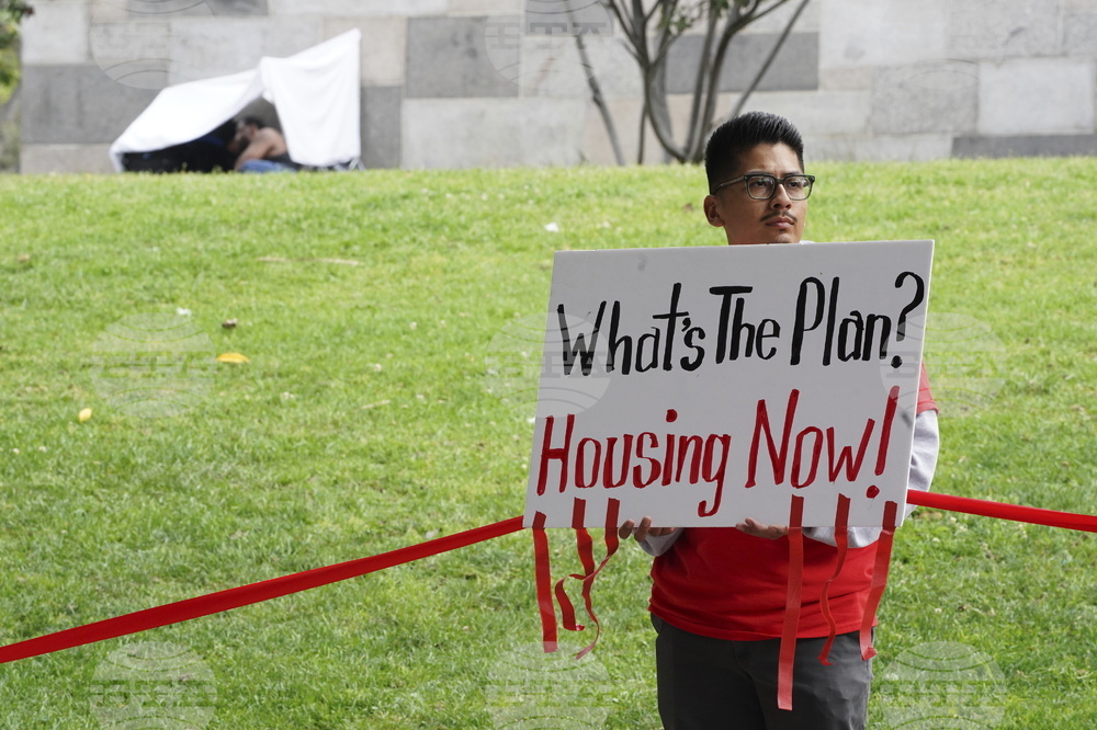 'Red Tape' Protesters Demand 'Housing Now' for Homeless Nationwide