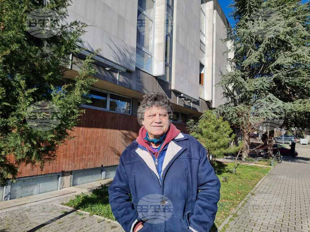 Изкуството е единственото нещо, което днес ни спасява, каза в интервю за БТА режисьорът Николай Априлов