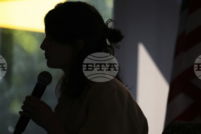 Турските власти започнаха разследване срещу момичешка музикална група заради "непристойно поведение"