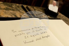 Апостолическата нунциатура в София - книга съболезнования