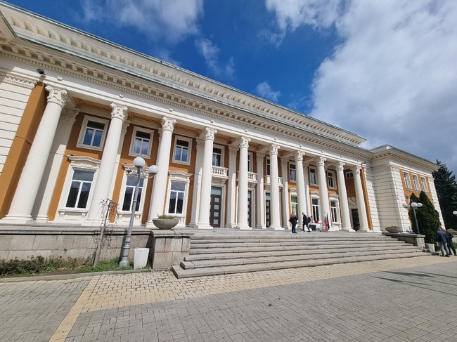 Деветнадесетият международен конкурс за млади изпълнители на класически музикални инструменти започва утре в Перник